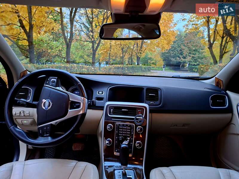 Седан Volvo S60 2012 в Ивано-Франковске