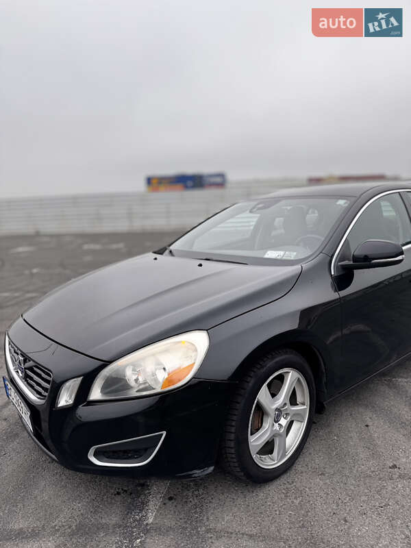 Седан Volvo S60 2013 в Львове