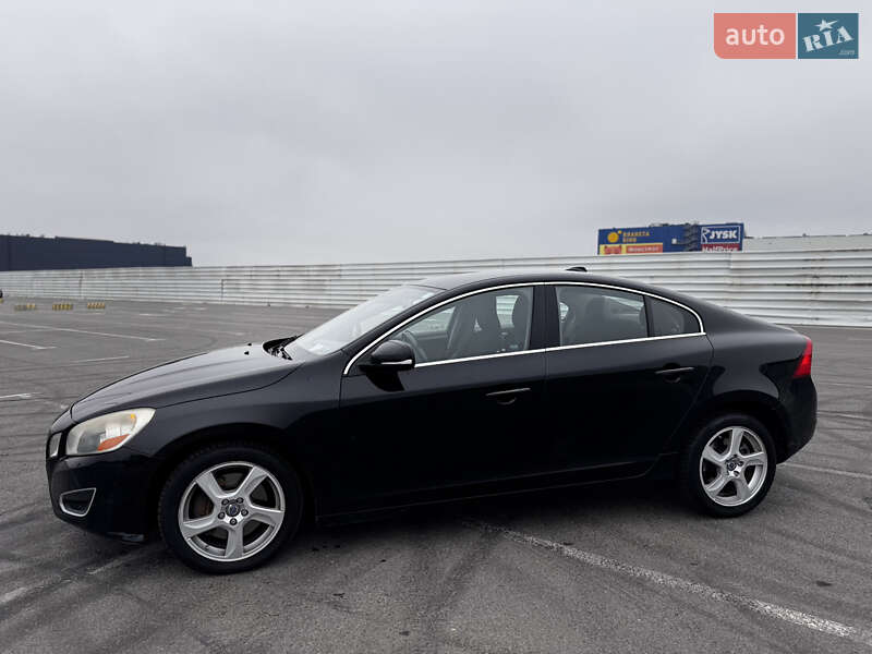 Седан Volvo S60 2013 в Львове