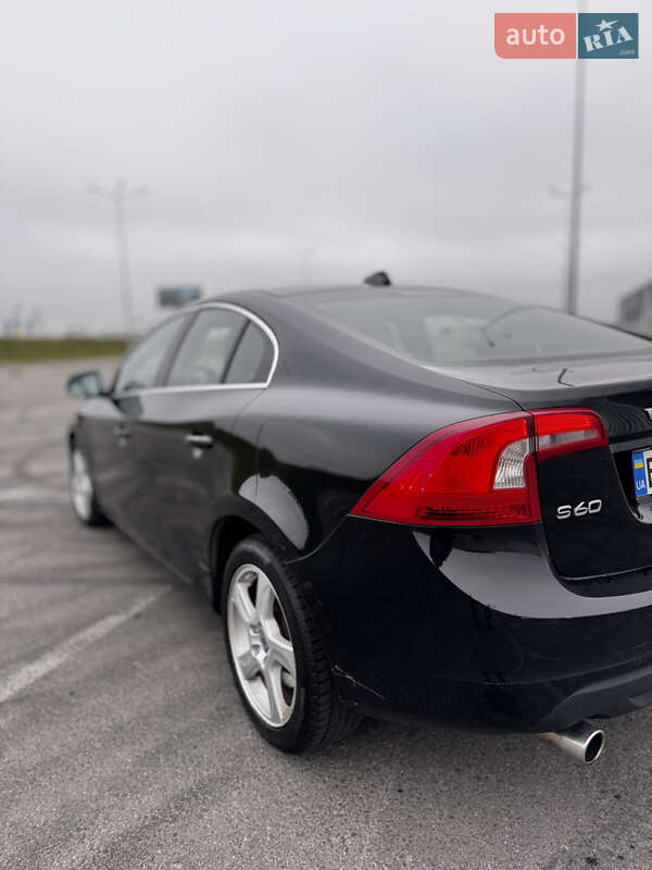 Седан Volvo S60 2013 в Львове