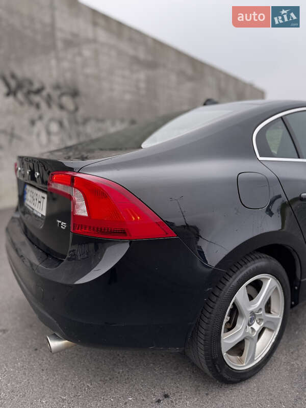 Седан Volvo S60 2013 в Львове