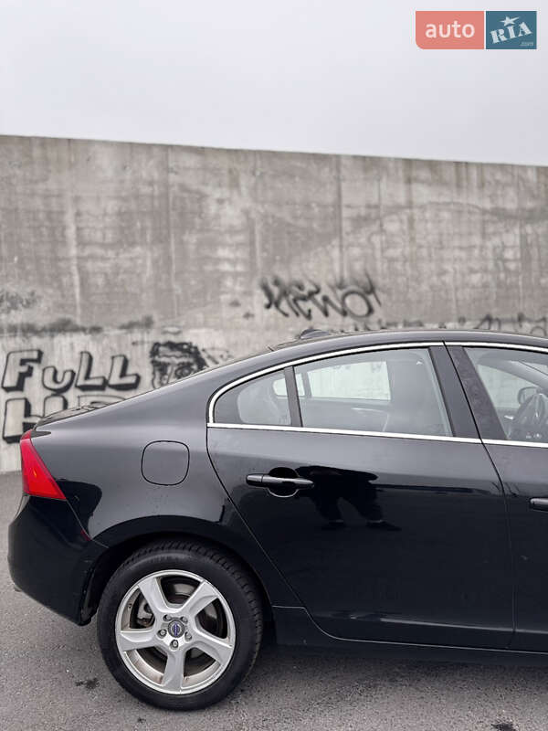 Седан Volvo S60 2013 в Львове