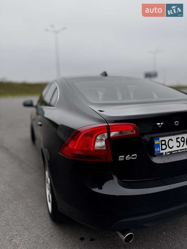 Седан Volvo S60 2013 в Львове