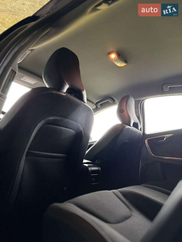 Седан Volvo S60 2013 в Львове