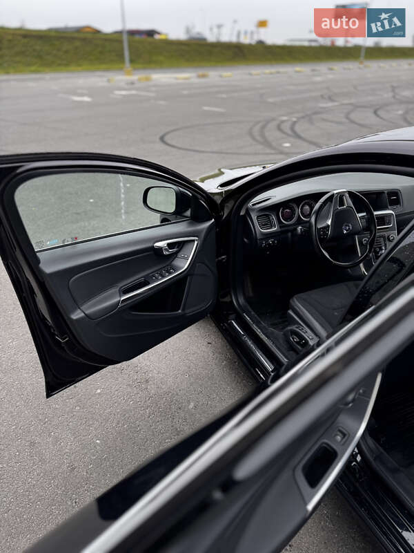 Седан Volvo S60 2013 в Львове