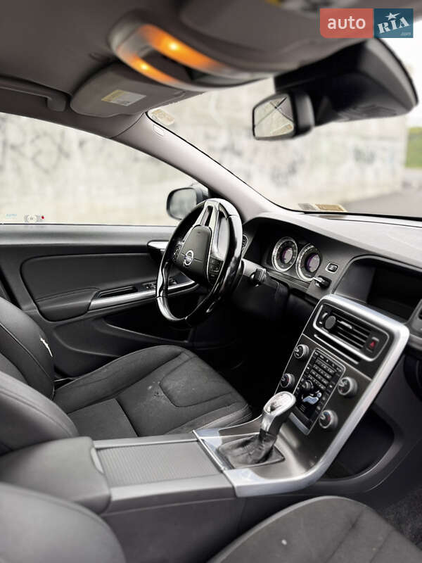 Седан Volvo S60 2013 в Львове