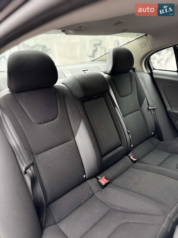 Седан Volvo S60 2013 в Львове