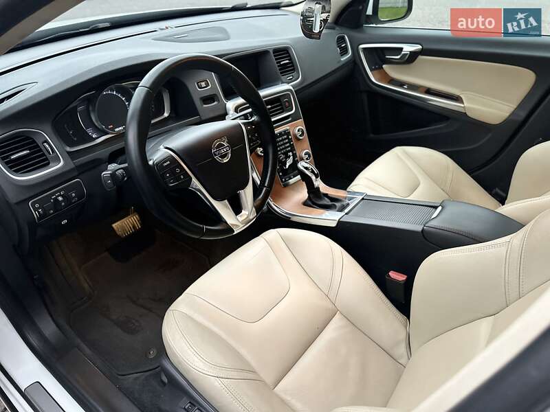 Седан Volvo S60 2016 в Києві