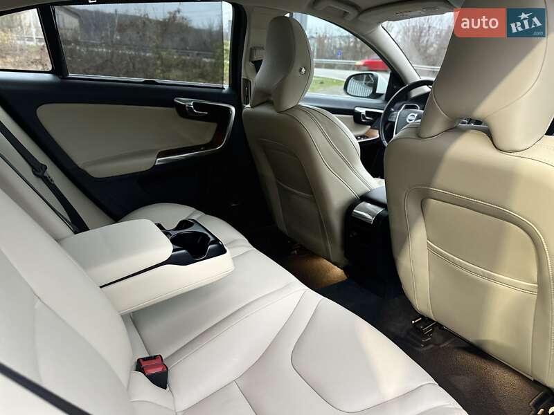 Седан Volvo S60 2016 в Києві