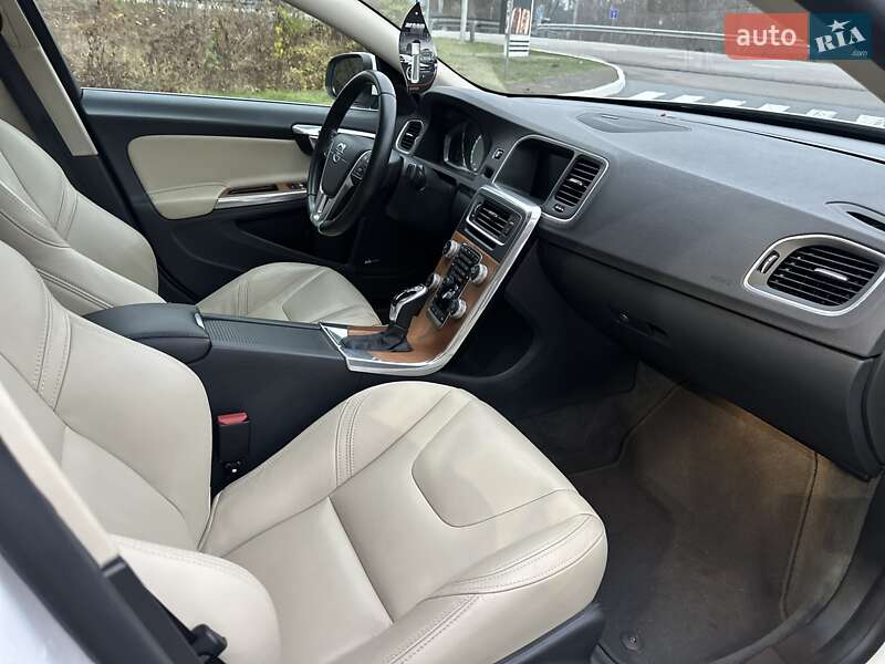 Седан Volvo S60 2016 в Києві