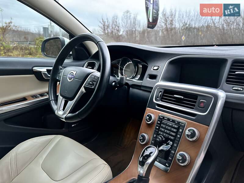 Седан Volvo S60 2016 в Києві