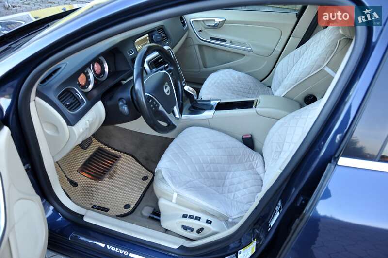 Седан Volvo S60 2012 в Львове