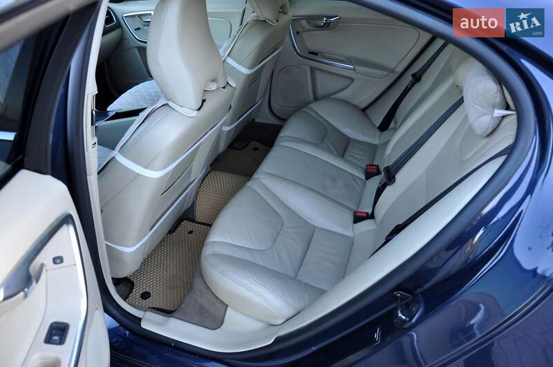 Седан Volvo S60 2012 в Львове