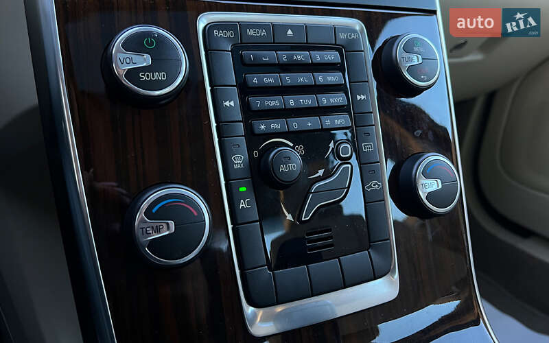 Седан Volvo S60 2011 в Львове