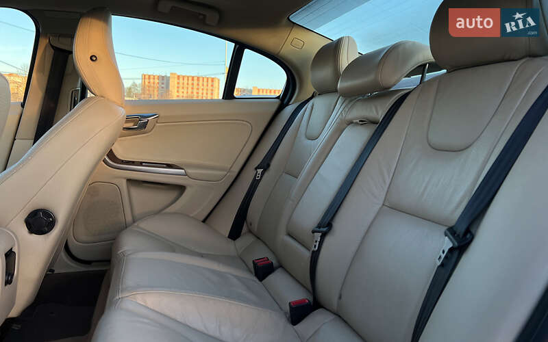 Седан Volvo S60 2011 в Львове