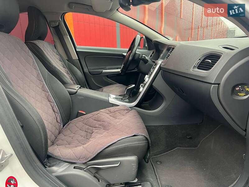 Седан Volvo S60 2015 в Києві