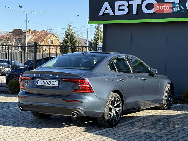 Седан Volvo S60 2019 в Львові