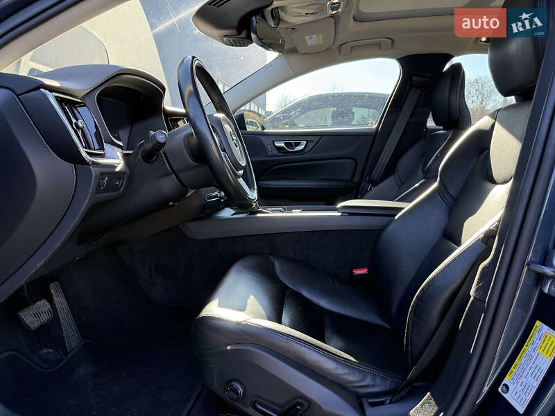 Седан Volvo S60 2019 в Львові