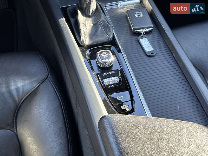 Седан Volvo S60 2019 в Львові