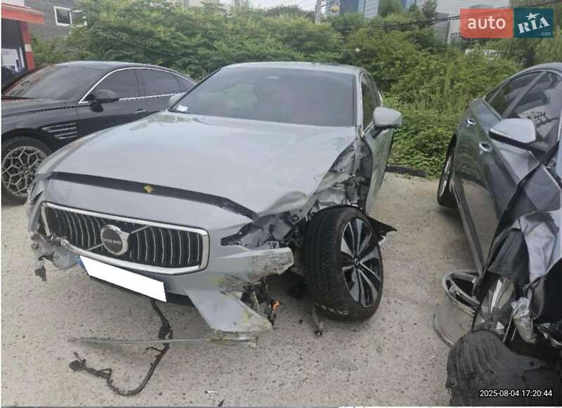 Седан Volvo S60 2022 в Львові