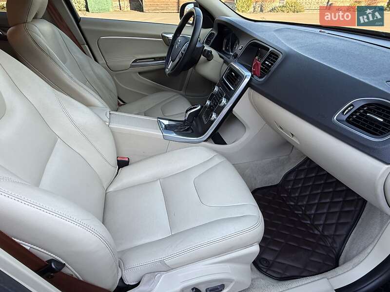 Седан Volvo S60 2015 в Борисполе