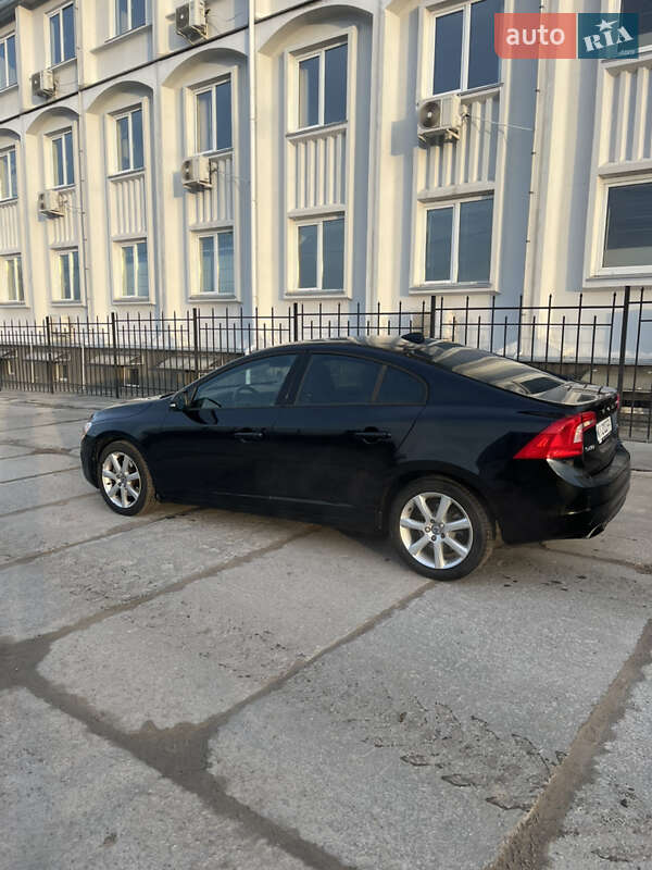 Седан Volvo S60 2016 в Киеве