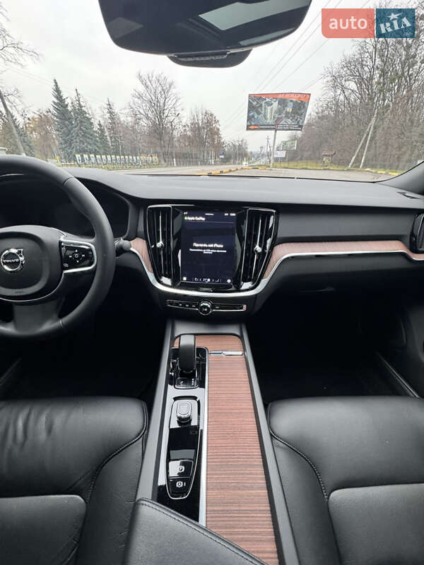 Седан Volvo S60 2023 в Киеве