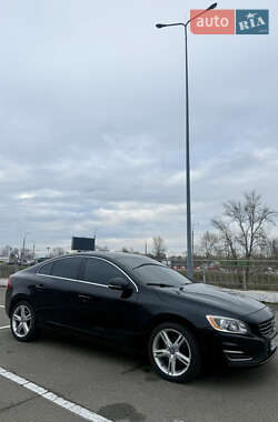 Седан Volvo S60 2015 в Киеве