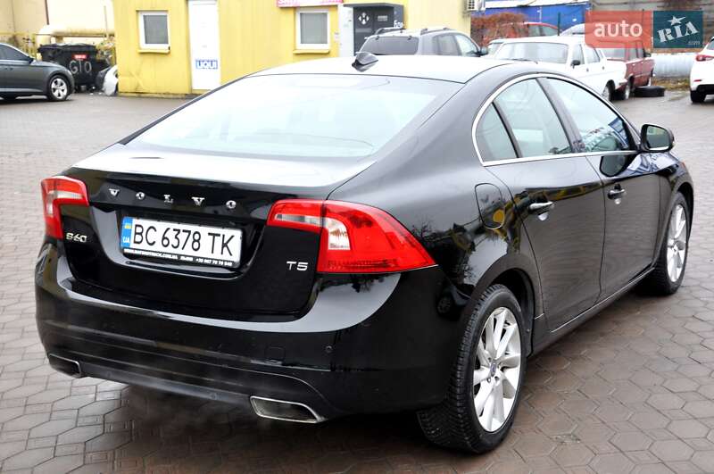 Седан Volvo S60 2016 в Львові