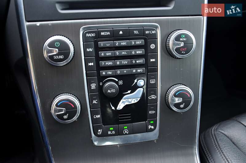 Седан Volvo S60 2016 в Львові