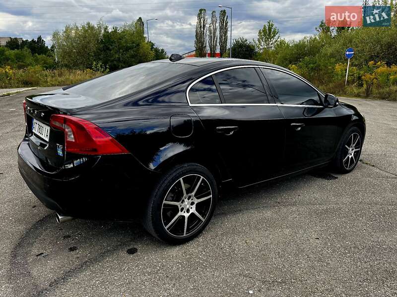 Седан Volvo S60 2012 в Ивано-Франковске