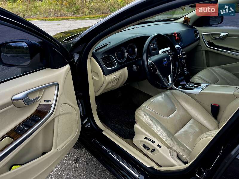 Седан Volvo S60 2012 в Ивано-Франковске