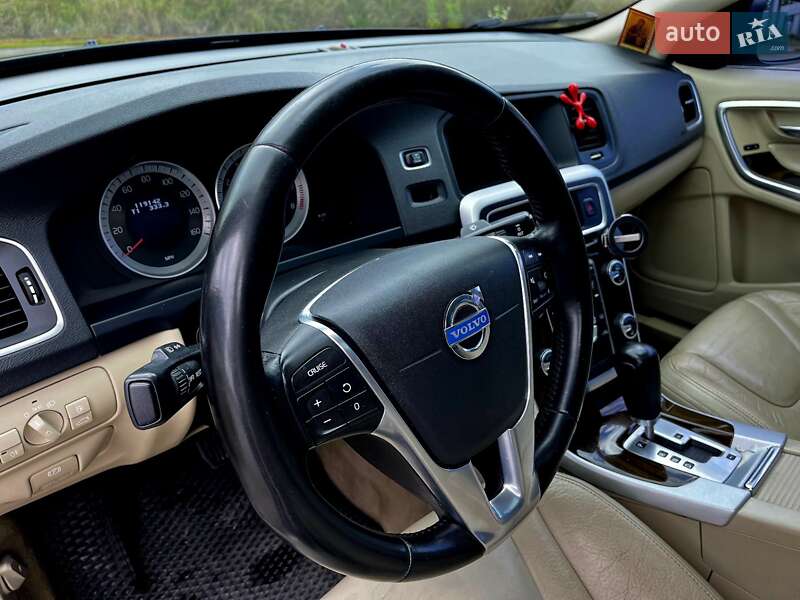 Седан Volvo S60 2012 в Ивано-Франковске