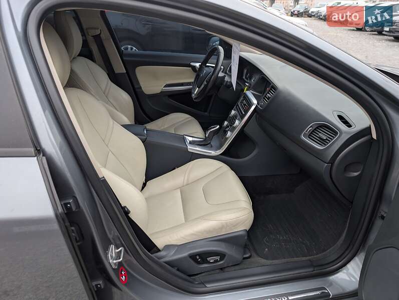 Седан Volvo S60 2017 в Ровно