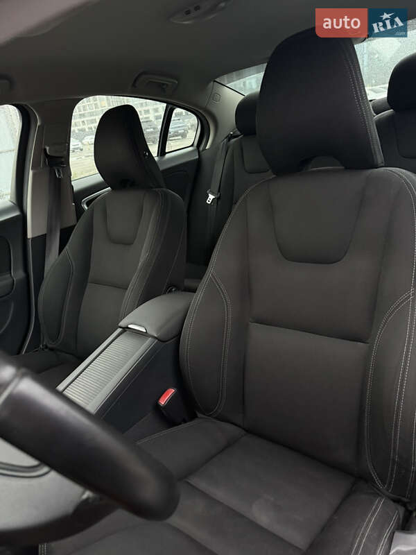 Седан Volvo S60 2013 в Киеве