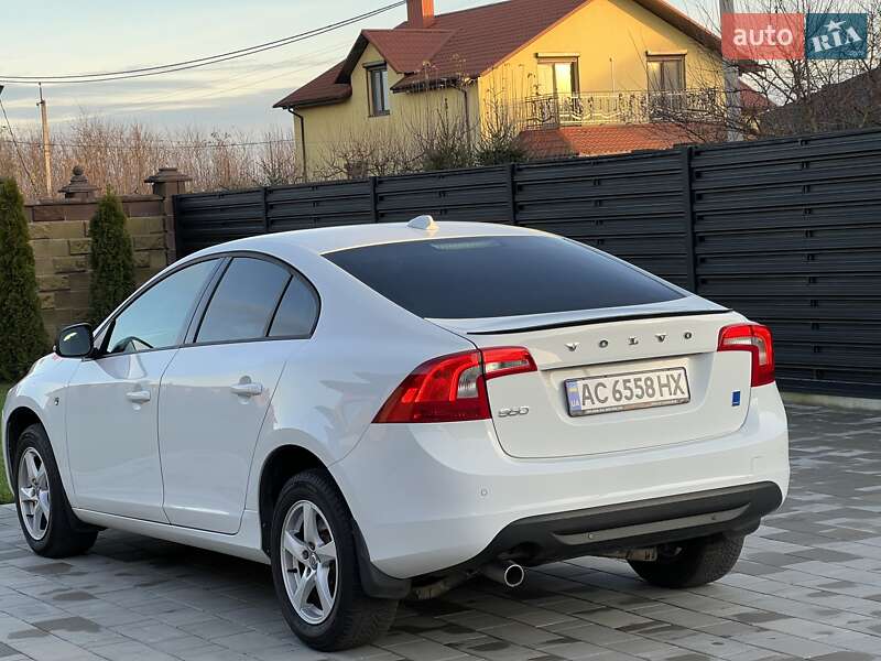 Седан Volvo S60 2015 в Луцке