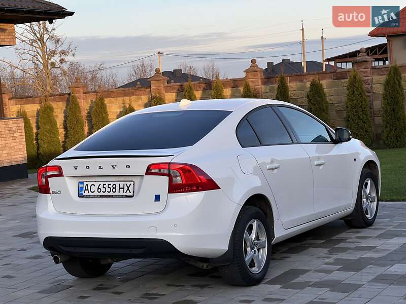 Седан Volvo S60 2015 в Луцке