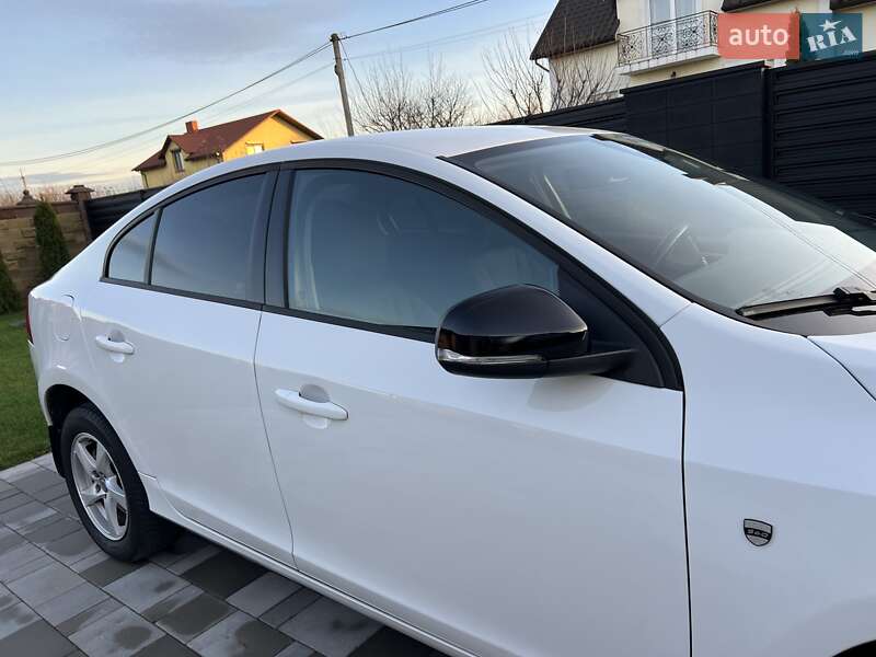 Седан Volvo S60 2015 в Луцке