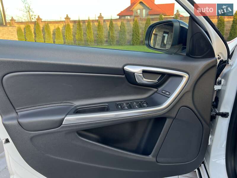 Седан Volvo S60 2015 в Луцке