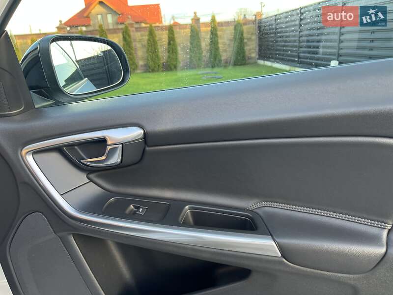 Седан Volvo S60 2015 в Луцке