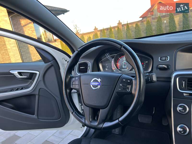Седан Volvo S60 2015 в Луцке