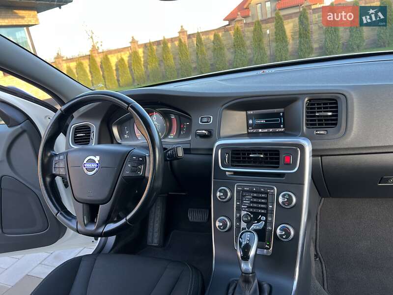 Седан Volvo S60 2015 в Луцке