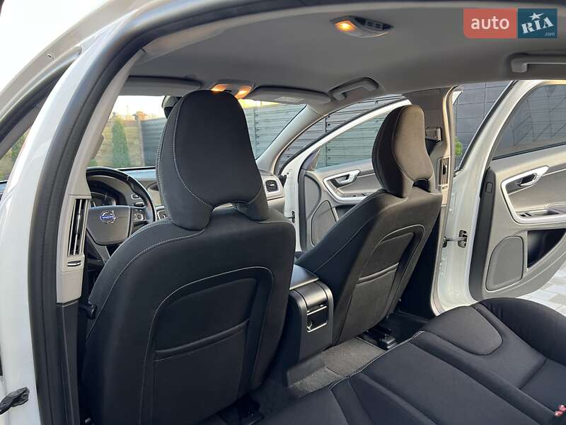 Седан Volvo S60 2015 в Луцке