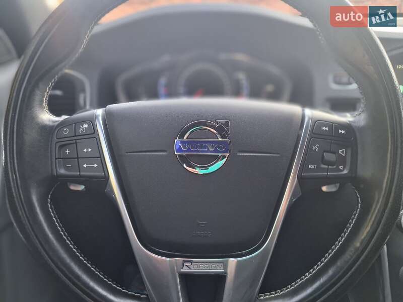 Седан Volvo S60 2015 в Ивано-Франковске