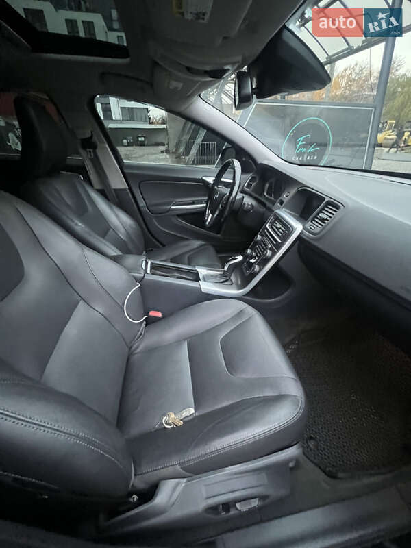 Седан Volvo S60 2014 в Львове