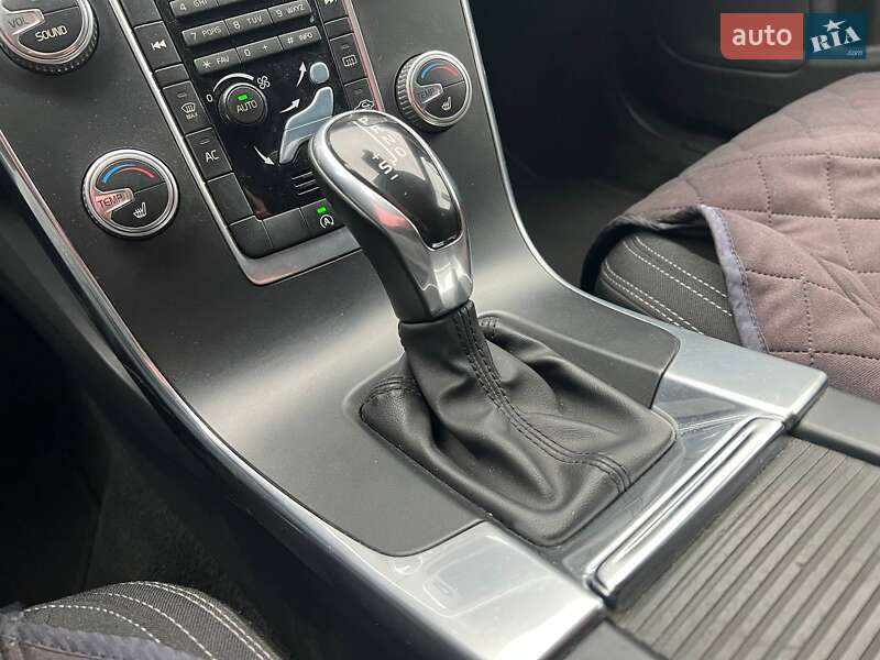 Седан Volvo S60 2015 в Киеве