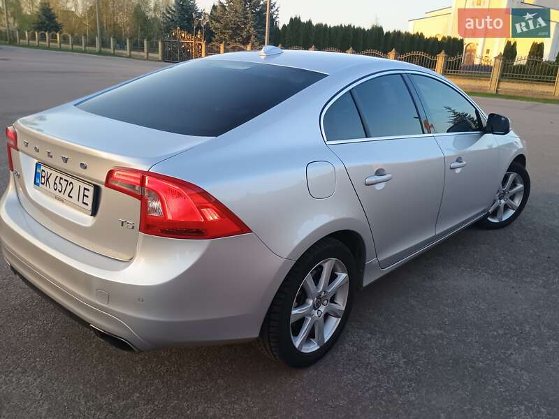 Седан Volvo S60 2015 в Костополе