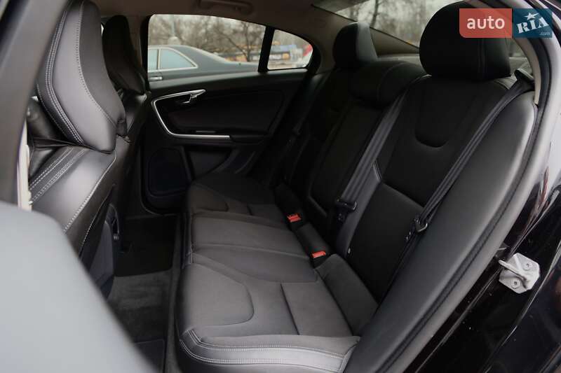 Седан Volvo S60 2017 в Киеве
