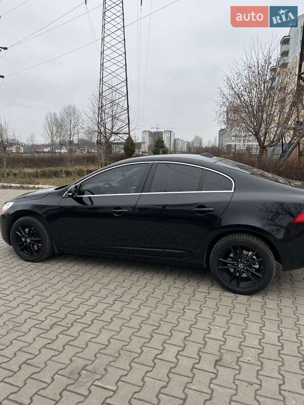 Седан Volvo S60 2012 в Киеве