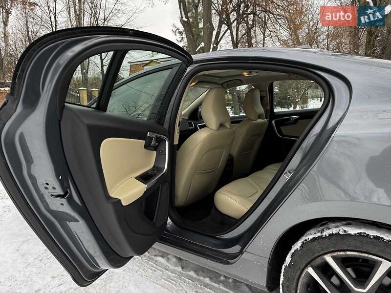 Седан Volvo S60 2016 в Києві